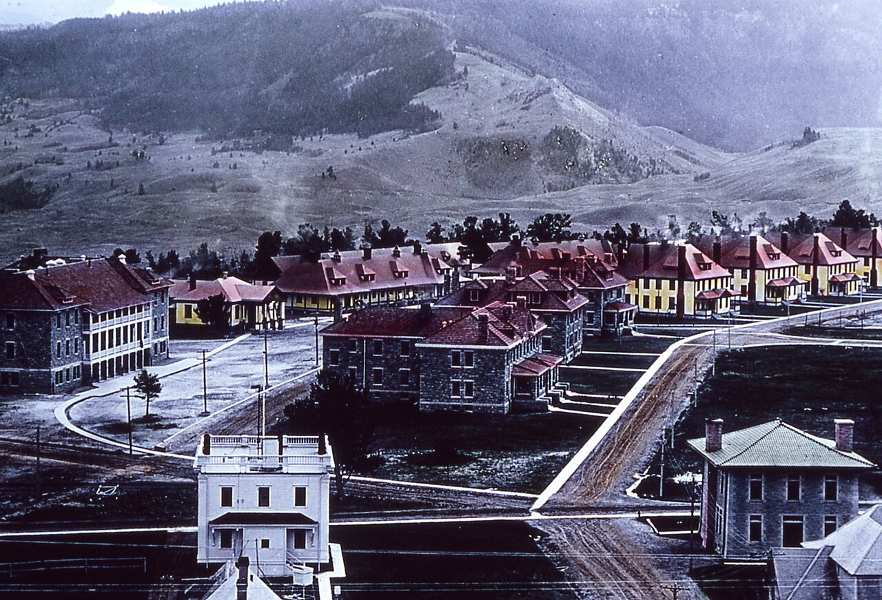 Fort Yellowstone's Legacy: A Historical Guide to Mammoth Hot Springs